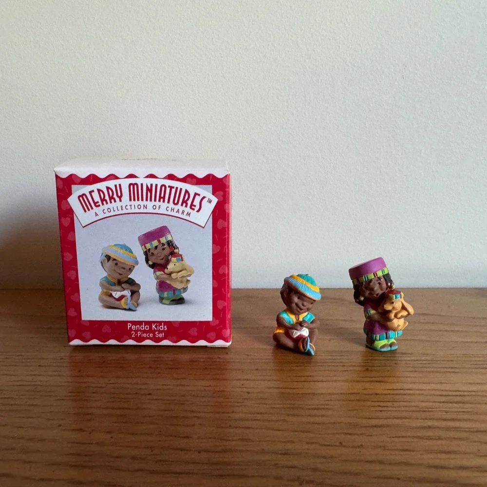 Merry Miniatures Penda Kids‎ 2 Piece Set 1995 Hallmark Collectible Figurines